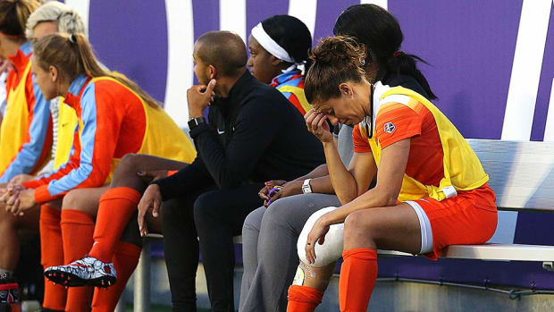 carli-lloyd-knee-injury-houston-dash.jpg